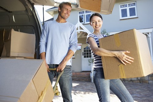 Mover assessing items and access points before loading